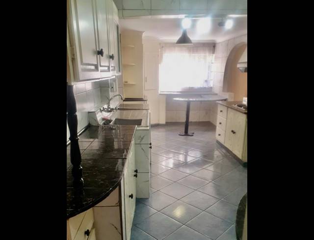 3 BEDROOM HOUSE FOR SALE IN VANDERBIJLPARK CW 2